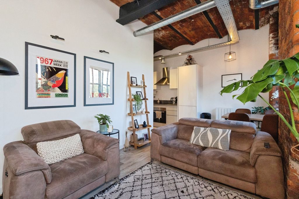 Property photo 2 of 16 Pbox-Img.Jpg