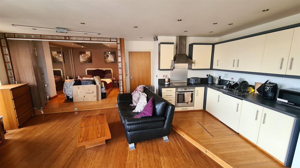 Property photo 3 of 11 Open Plan