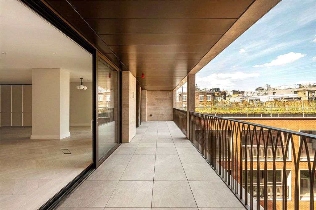 Property photo 1 of 17 Balcony