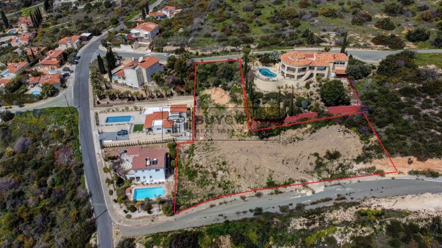 Property photo 1 of 2