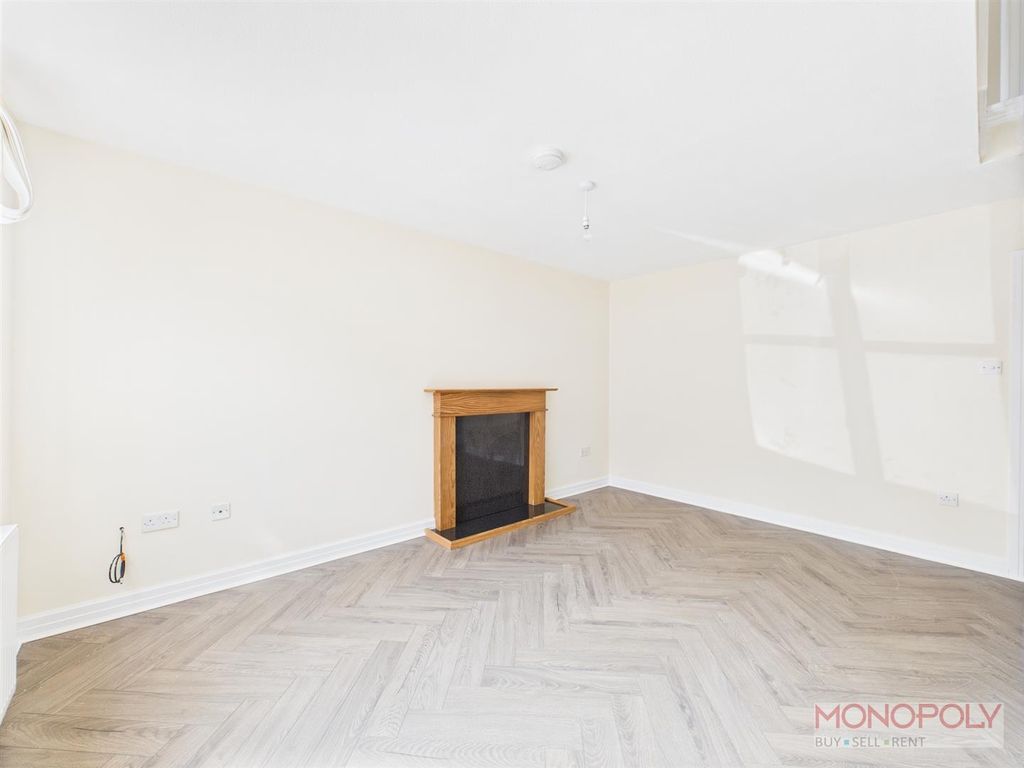 Property photo 3 of 13 Cam04439G0-Pr0126-Still009.Jpg