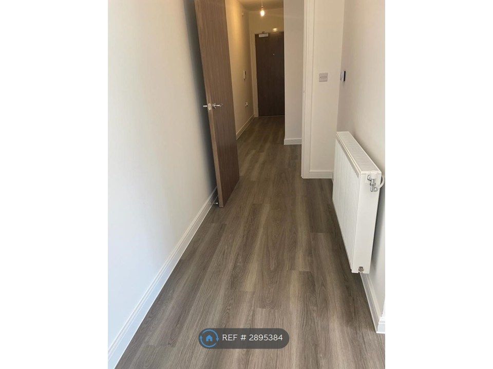 Property photo 2 of 6 Hallway