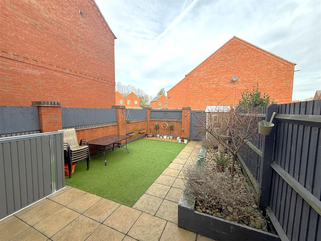 Property photo 2 of 16 Garden A.Jpg