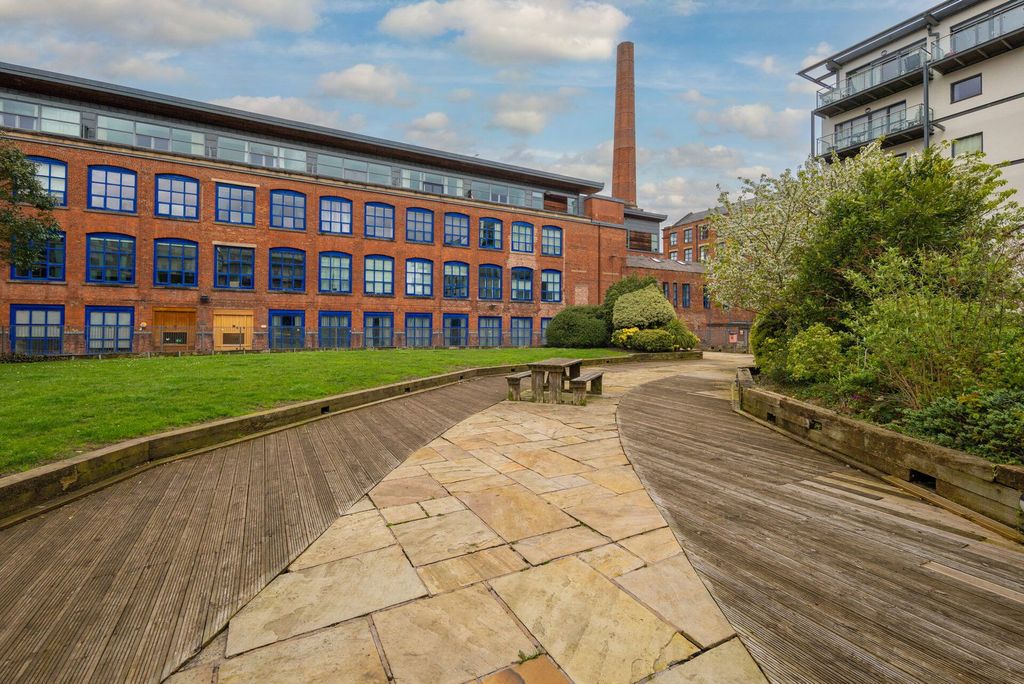 Property photo 3 of 27