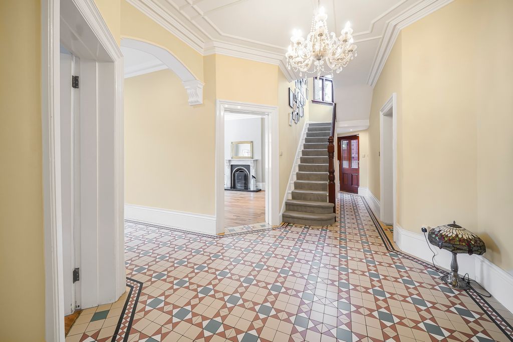 Property photo 2 of 35