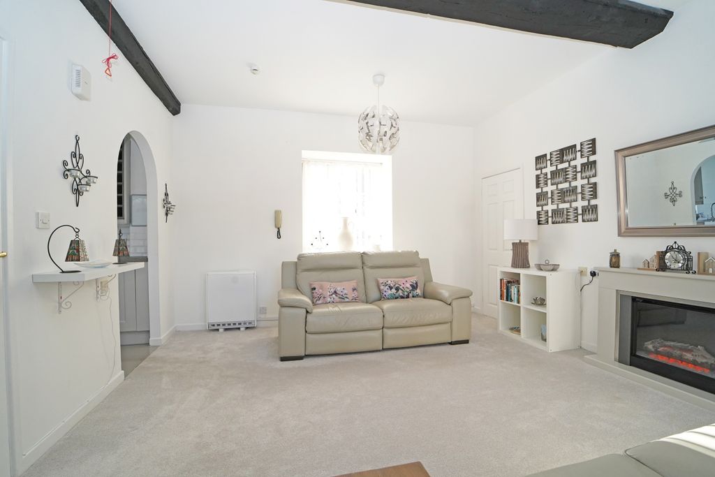 Property photo 3 of 12