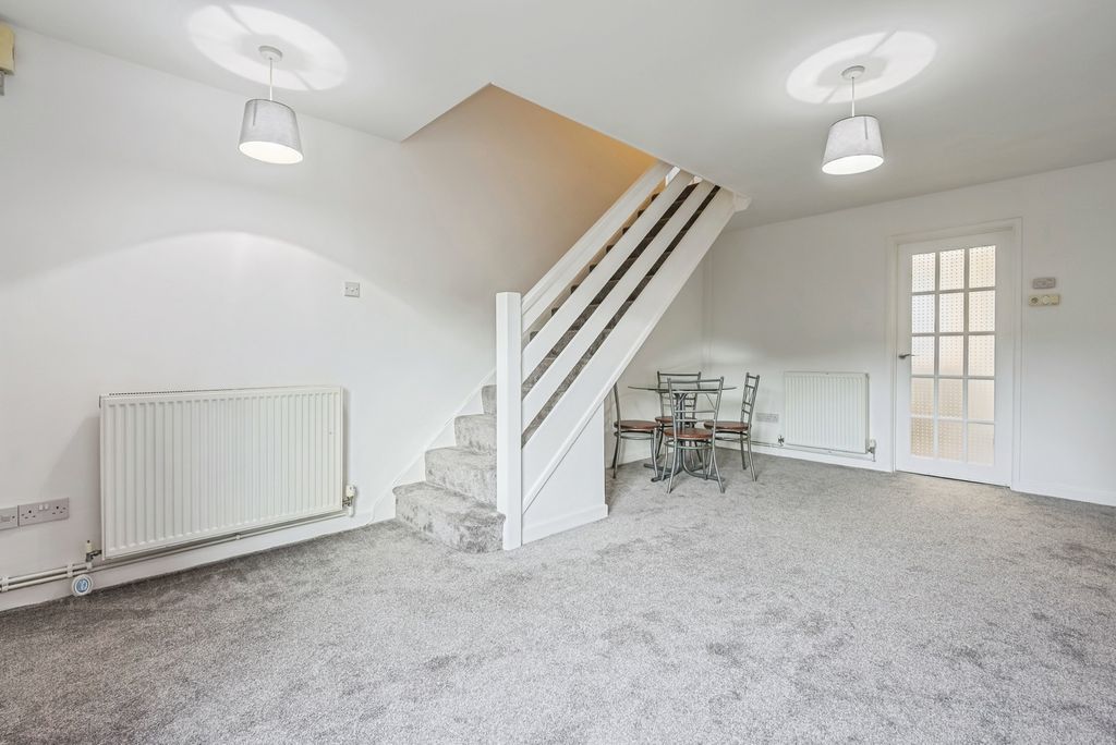 Property photo 3 of 17 Photo