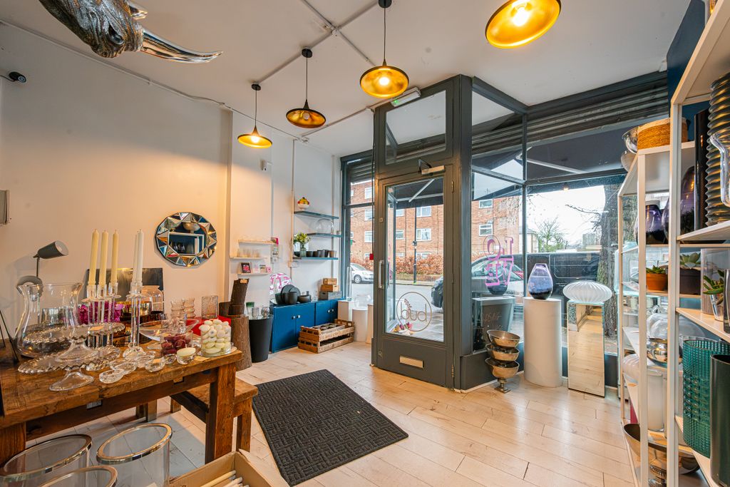 Property photo 3 of 12 Tollington Park 150-001