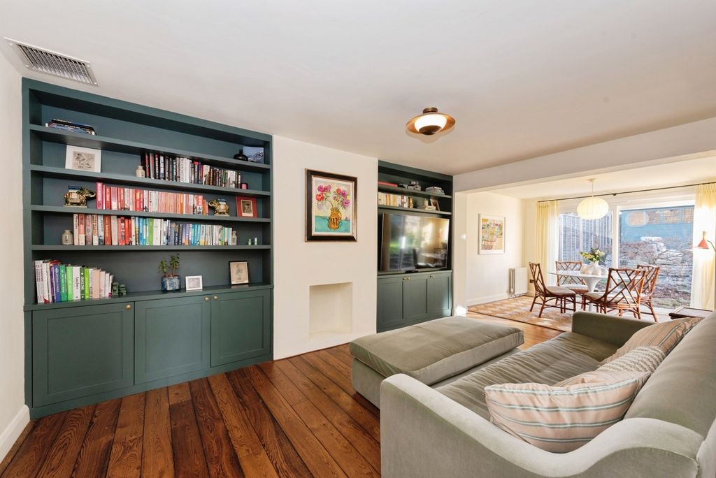 Property photo 2 of 17 Living Room