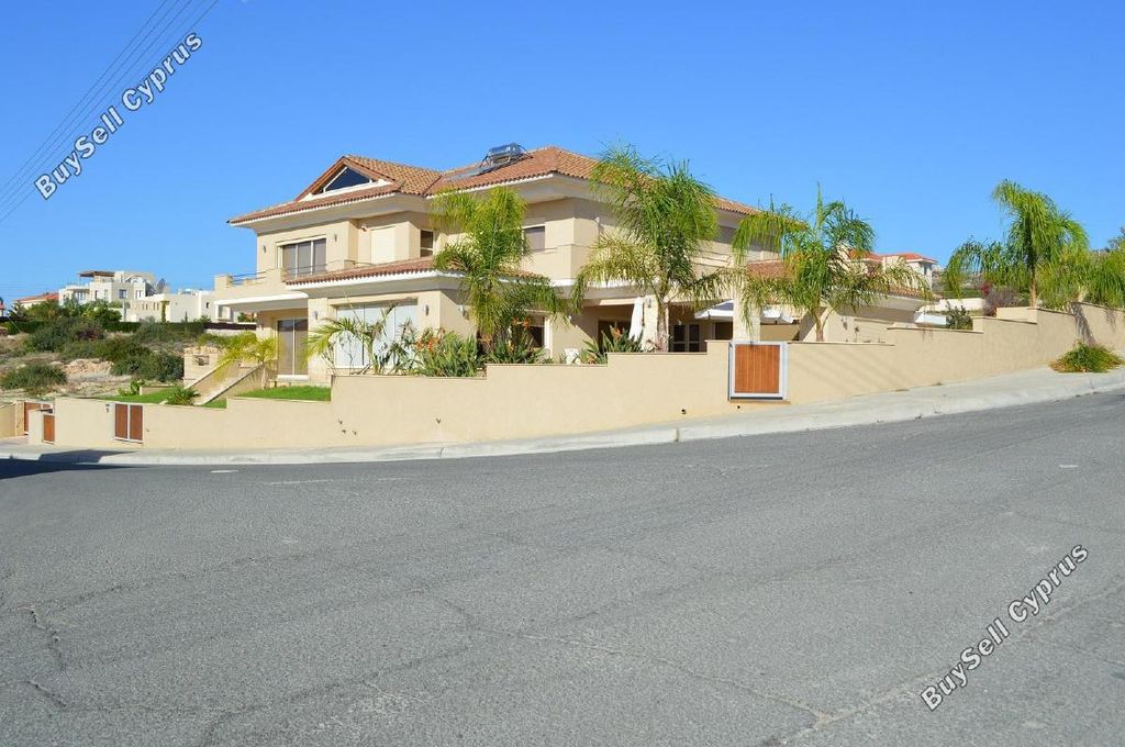 Property photo 2 of 3