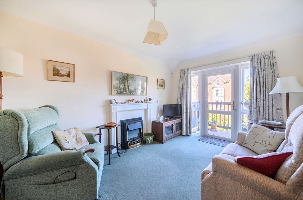 Property photo 2 of 20 1454350-14-69F1ce...