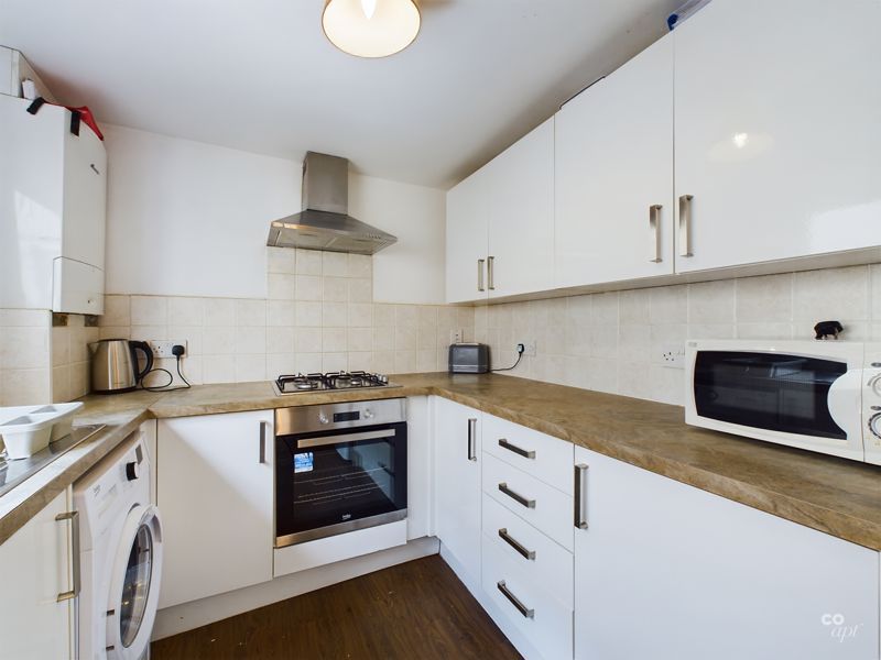 Property photo 3 of 9 Kitchen