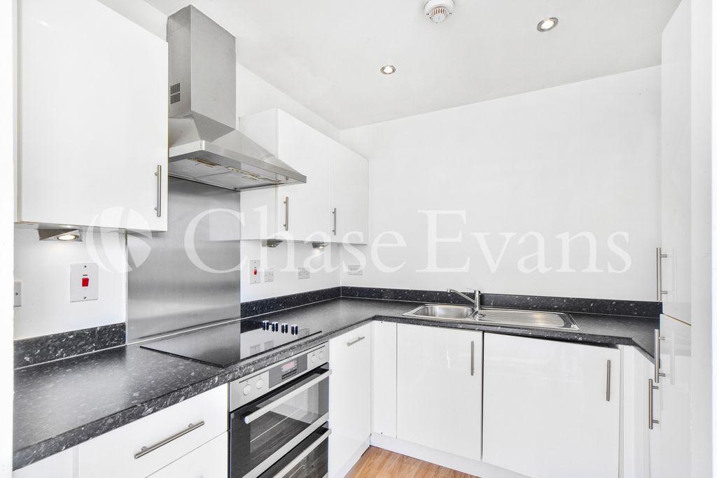 Property photo 2 of 17 Kitchen