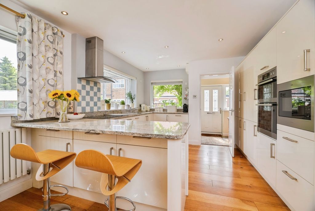 Property photo 2 of 21 Pbox-Img.Jpg