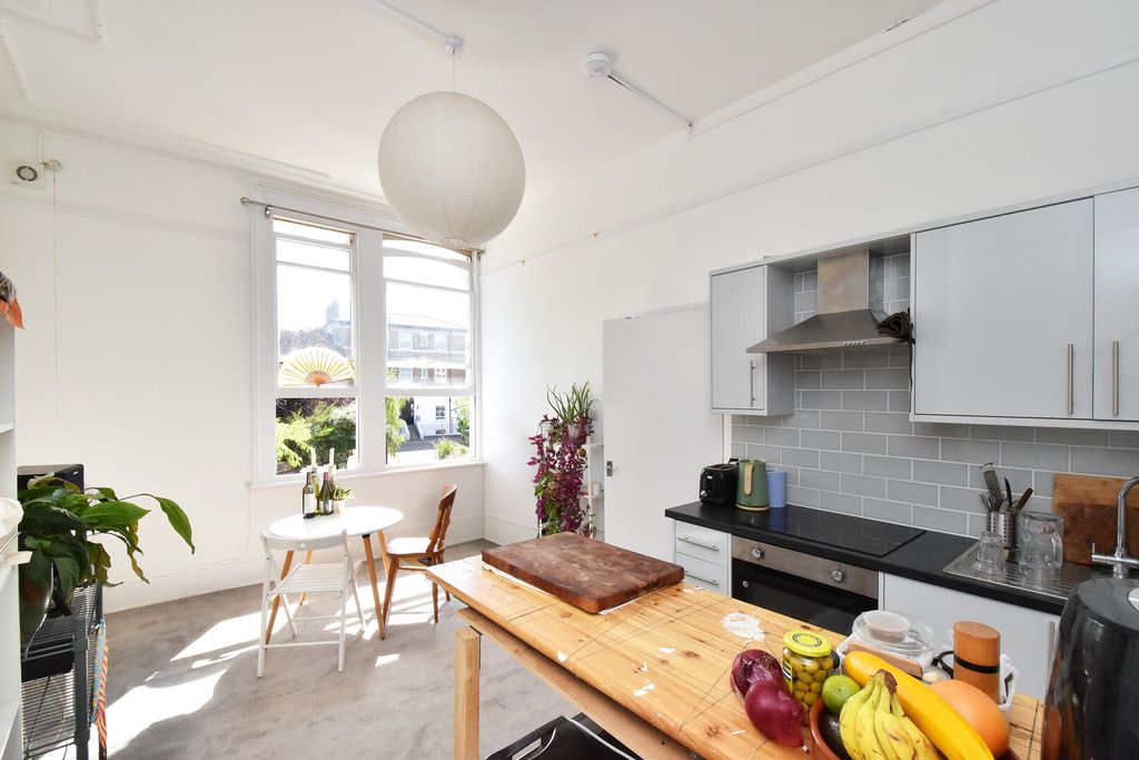 Property photo 1 of 8 Kitchen