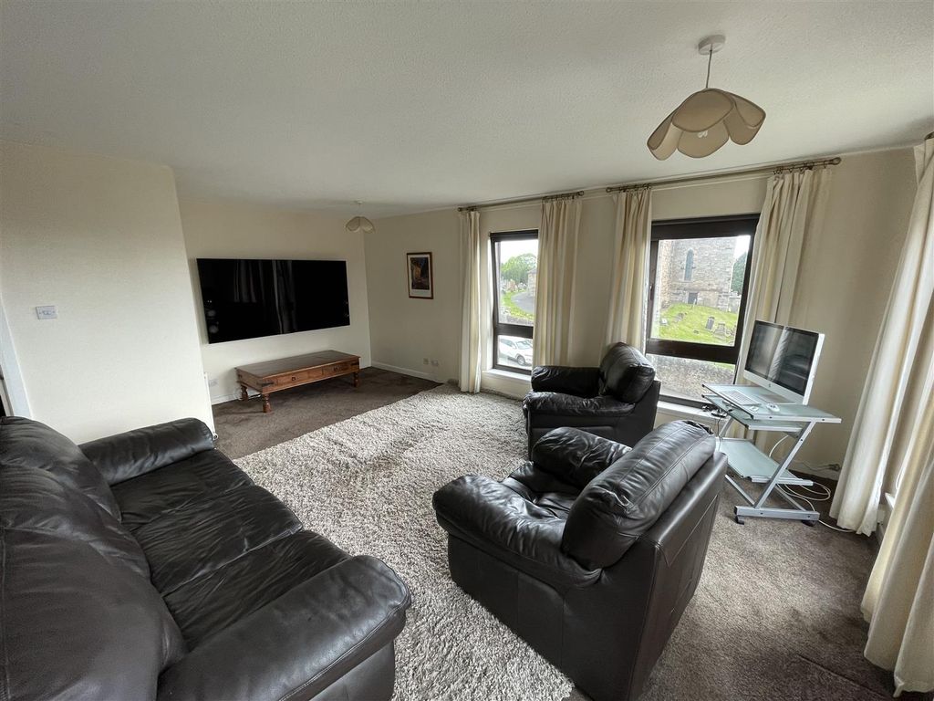 Property photo 2 of 27