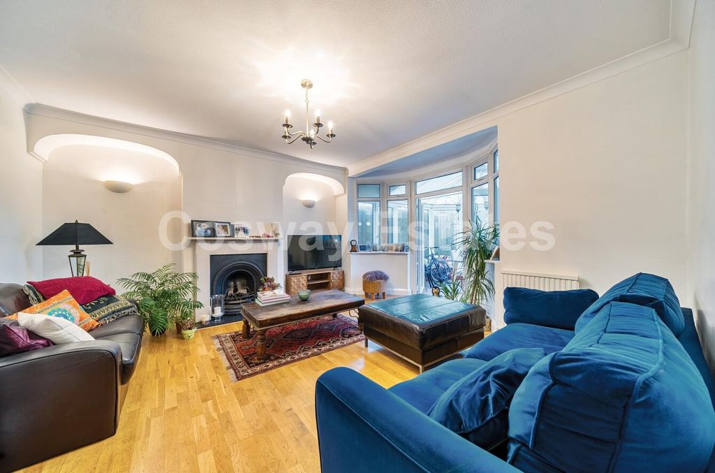 Property photo 2 of 19 8cc9A4B2-55B9-4B67-9cc5-cd6c381406E2.Jpg