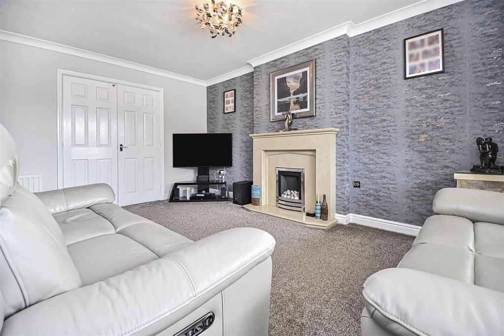 Property photo 3 of 42 3 Crompton Way Lounge (3).Jpg