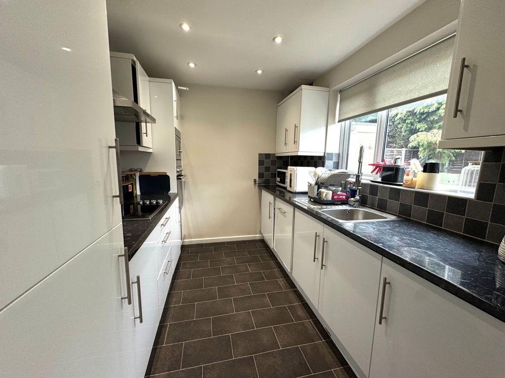 Property photo 3 of 8 Kitchen