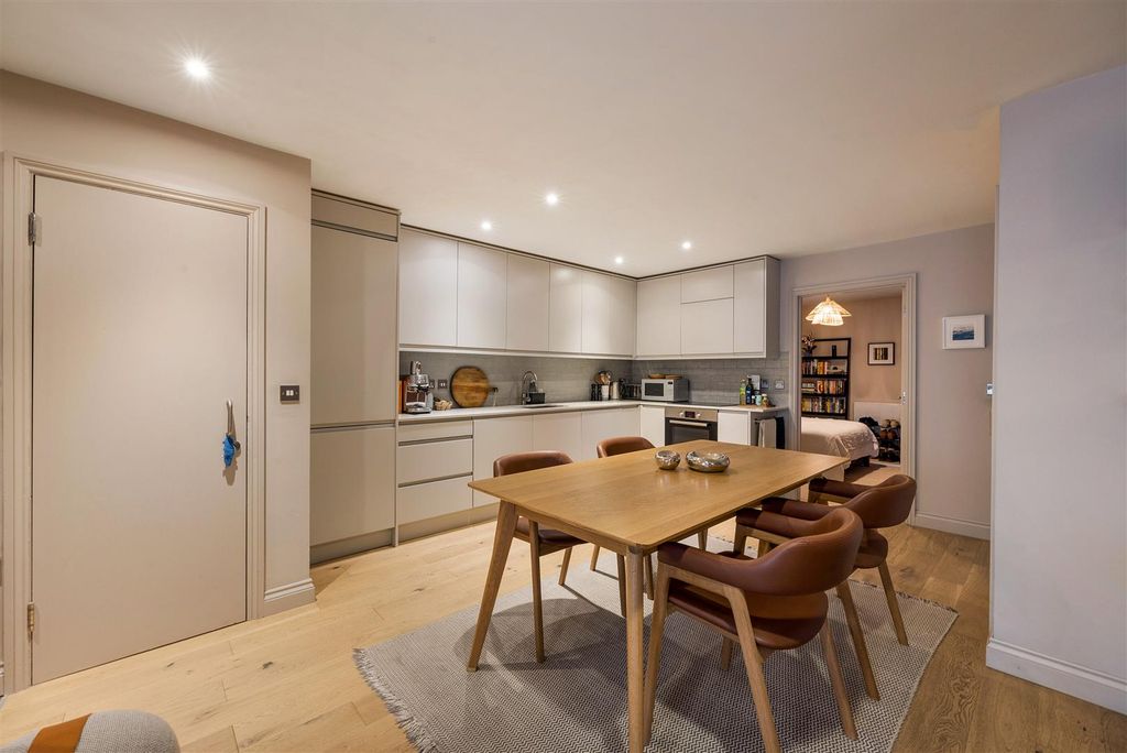Property photo 3 of 22 Beatty Road, N16