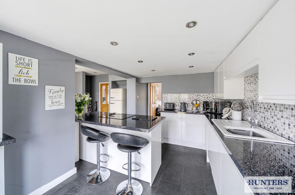 Property photo 2 of 23 260Cbb2d-3Eeb-473F-B9F4-Fcfbe92B81Df.Jpg