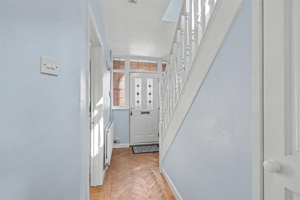 Property photo 2 of 28 Entrance Hall_2.Jpeg