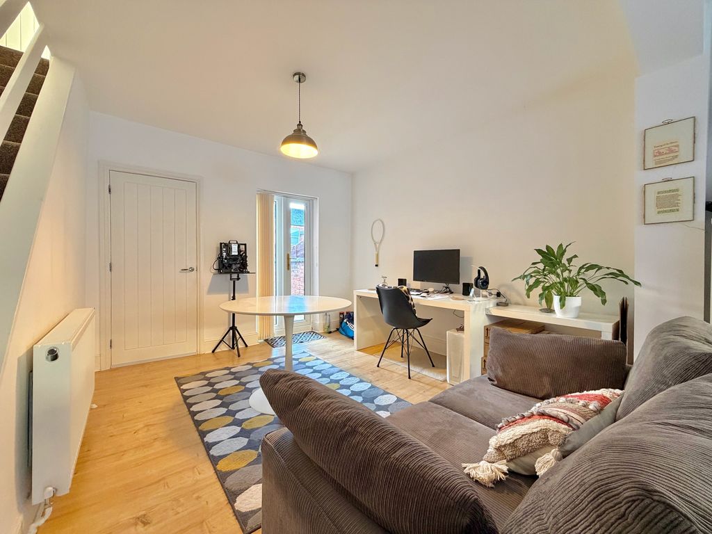 Property photo 3 of 10 Photo 8