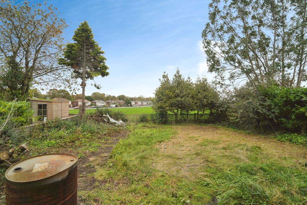 Property photo 2 of 21