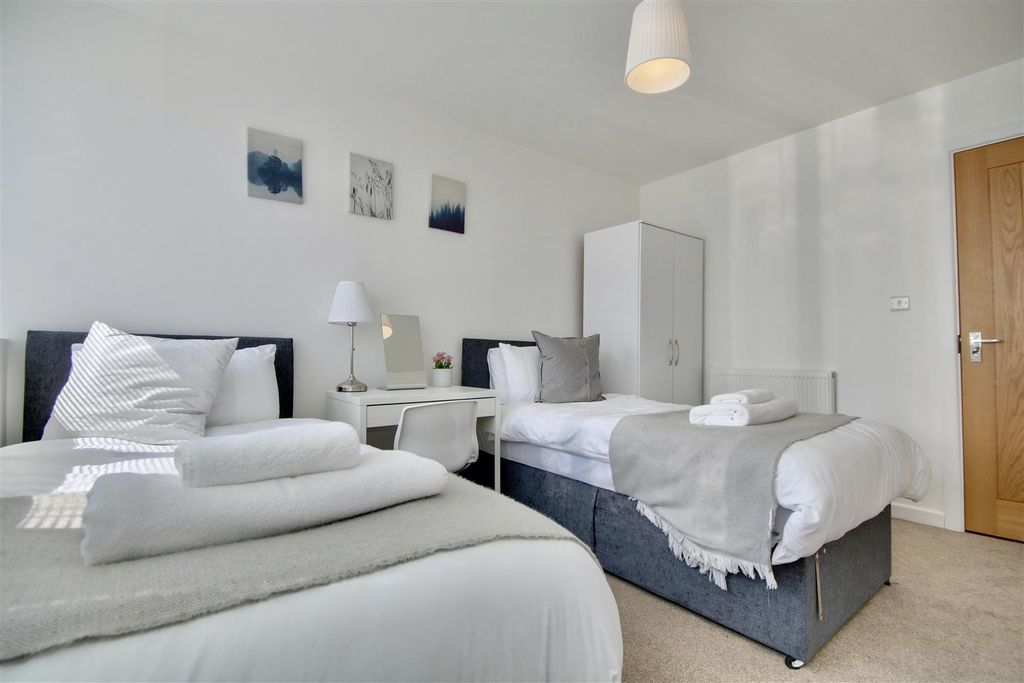 Property photo 1 of 9 636DC839-0476-4F75-9231-C18A6F17De07_1_201_A.Jpeg