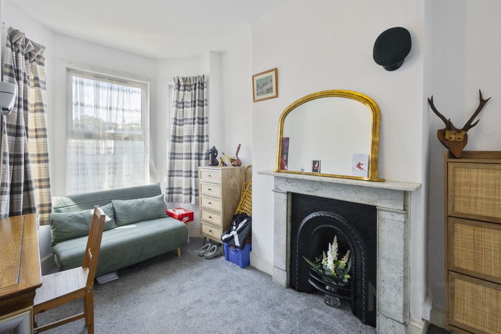Property photo 3 of 16 Photo 10
