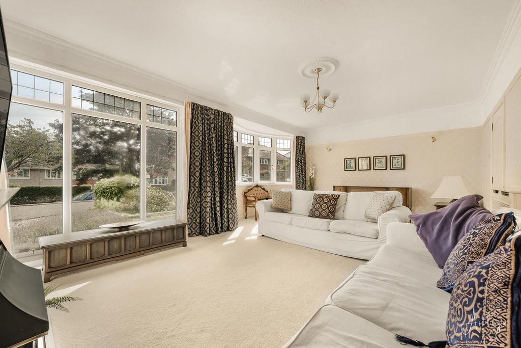 Property photo 2 of 25 Lounge