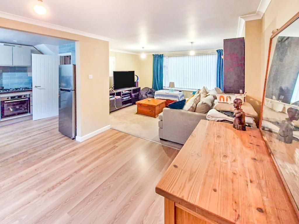 Property photo 3 of 11 Lounge/Diner