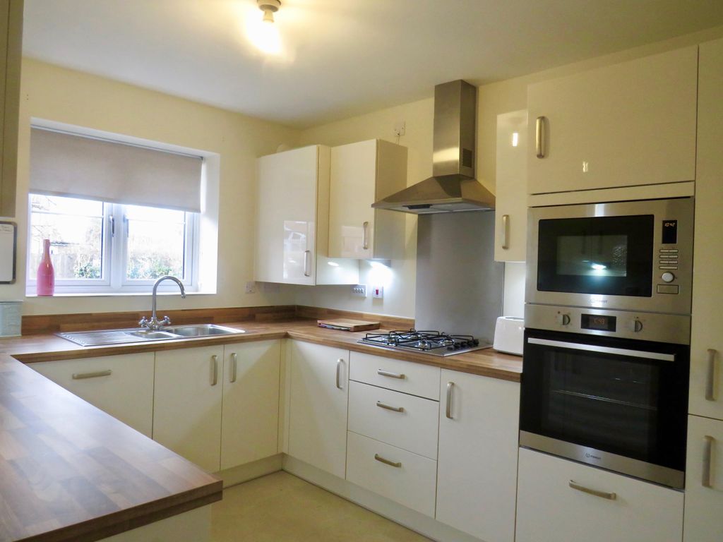 Property photo 3 of 14 Kitchen