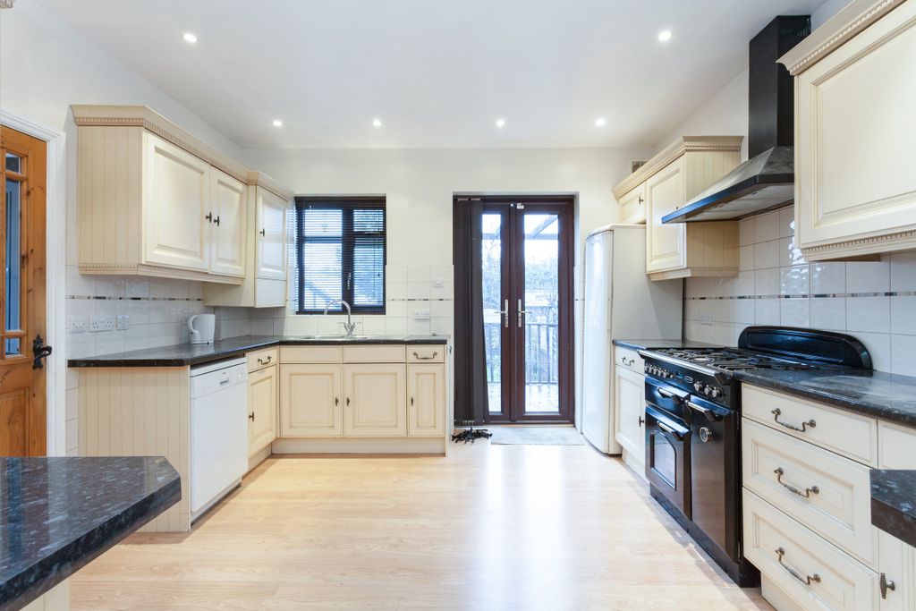 Property photo 2 of 13 Imported Image