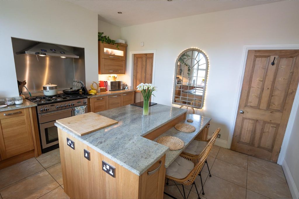 Property photo 2 of 16 3-Kitchen-1.Jpg