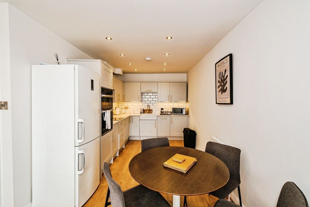 Property photo 3 of 22