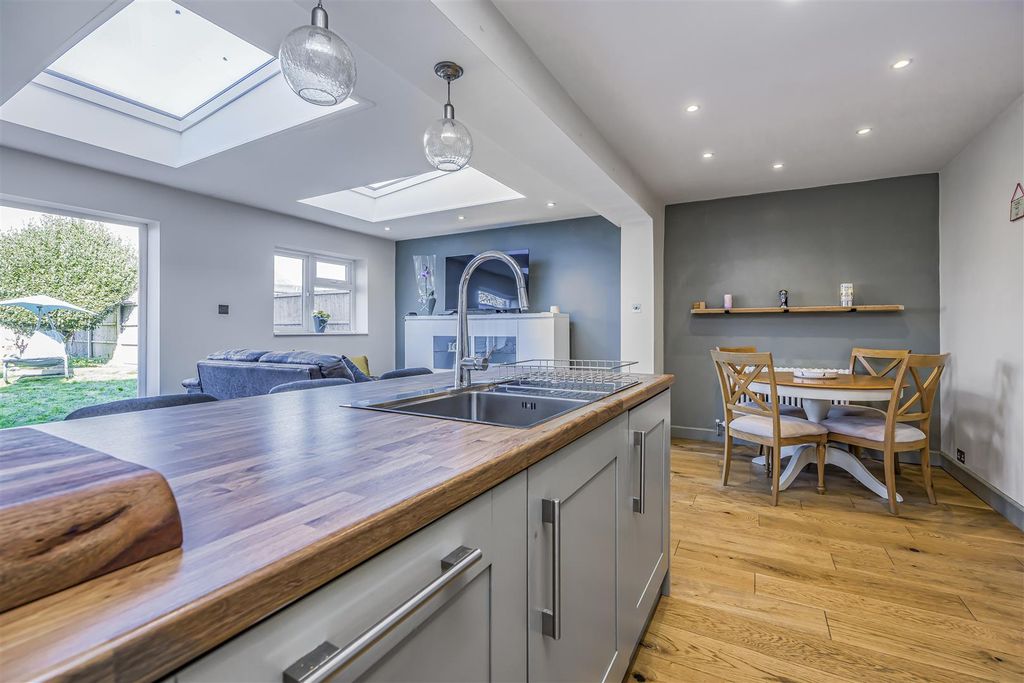 Property photo 3 of 25 10 Coral Close, Portchester-Porticomarketing-O'har