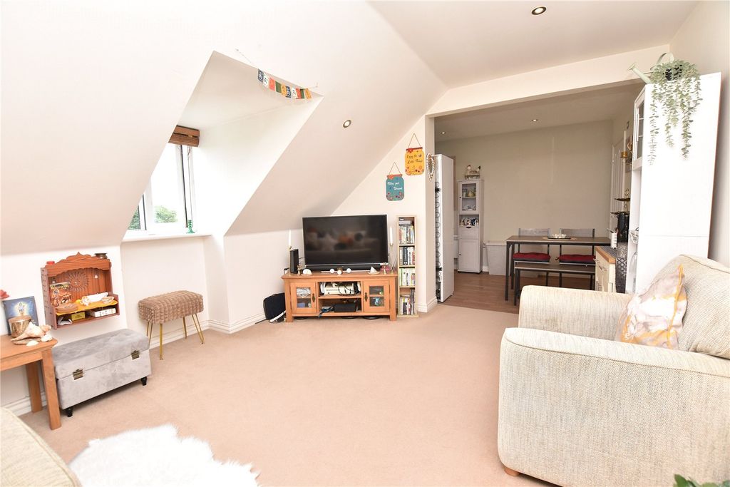 Property photo 2 of 12 Picture No. 34