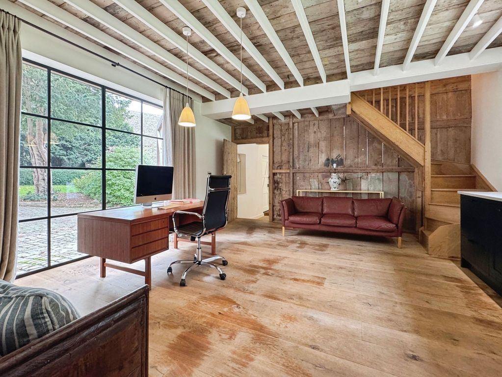 Property photo 2 of 20