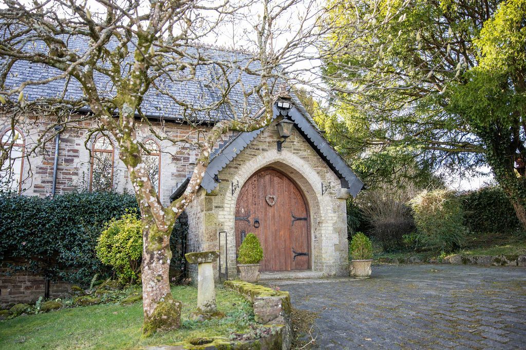Property photo 3 of 42