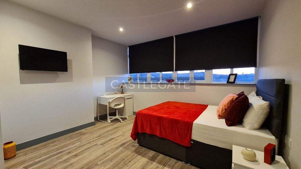 Property photo 1 of 17 Renaissance Works, Room 51, 52, 53, 103 New Street, Huddersfield