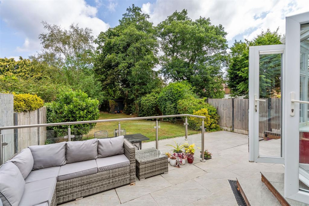 Property photo 2 of 17 66 Poplar Road Dorridge_20.Jpg