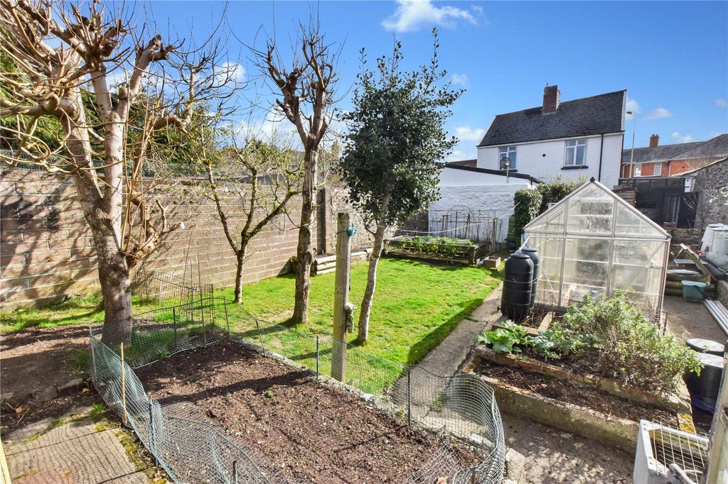 Property photo 2 of 21 Picture No. 12