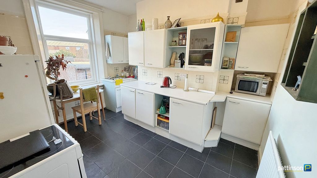 Property photo 3 of 27