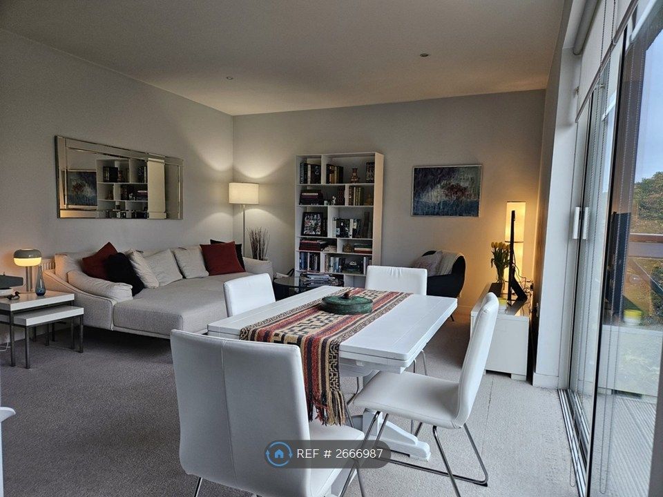 Property photo 1 of 11 Living Room