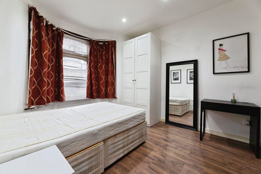 Property photo 2 of 27