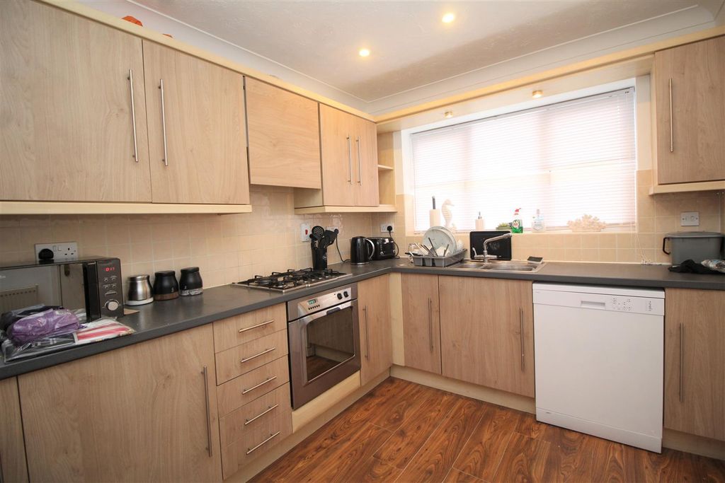 Property photo 2 of 13 52 Ly5.Jpg