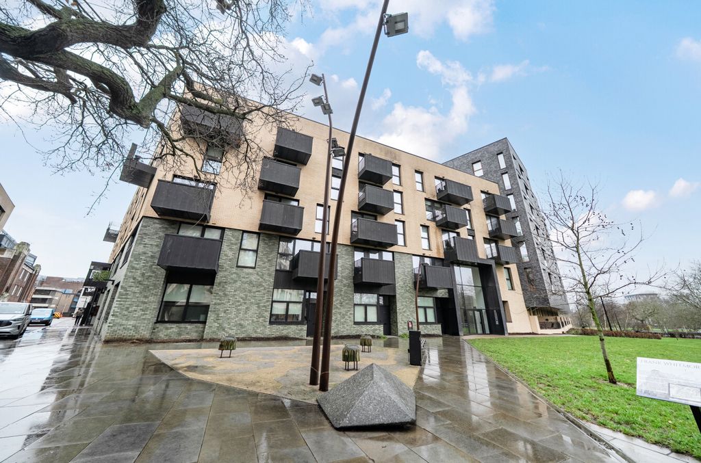 Property photo 3 of 15 1403305-4-697A577...