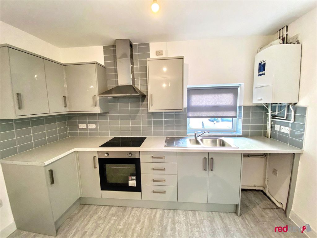 Property photo 2 of 6 Kitchen