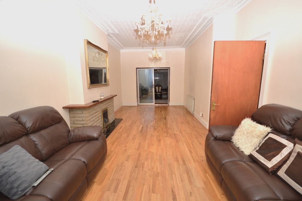Property photo 3 of 17 4